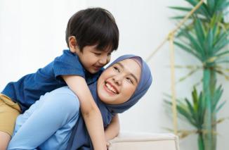 Bolehkah Memberi Imbalan Saat Ajarkan Anak Berpuasa? Pelajari Aturannya