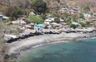 Menjelajahi Arkeologi Menakjubkan di Kampung Adat Lamalera, NTT