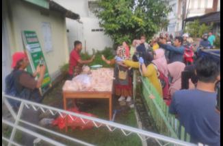 Pedagang Ayam Murah Hebohkan Pasar: Satu Penjual Dicibir, yang Lain Panik diusir