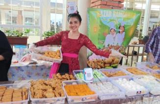 Berjualan Takjil Rp 5 Ribuan, Istri Epy Kusnandar Raup Keuntungan hingga Belasan Juta per Hari