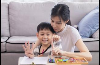 5 Gaya Mendidik yang Membantu Anak Introvert Tetap Terlindungi dan Bahagia