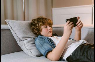 5 Cara Mengatasi Tantrum Anak karena Tidak Diberi Gadget