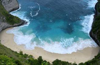 Keindahan Pantai Kelingking Nusa Penida: Nomor 9 dalam Daftar 10 Besar Pantai Terbaik TripAdvisor 2025