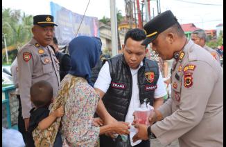 Ramadhan Berkah Berbagi Takjil Polres Tanjab Barat
