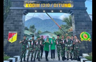 Kodim 1310/Bitung Bagikan Takjil Gratis di Depan Markas Kodim