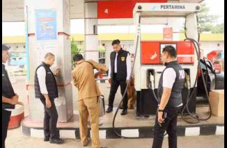 Polres Tulang Bawang Bersama Dinas Perdagangan Sidak Pasar dan SPBU