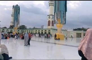 Payung Elektrik Masjid An-Nur: Simbol Kemewahan Gagal yang Mengangkangi Akal Sehat