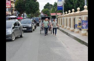 Bak Film Jepang  Kombes Pol Boy Siregar Jelang Berbagi Takjil Tarik Becak Rickshaw