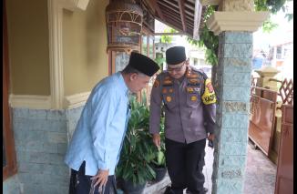 Polres Lampung Selatan Temui Tokoh KH. Nur Mahfud, Ajak Dukung Pengamanan Idul Fitri dan Mendoakan Kelancaran Tugas Polri
