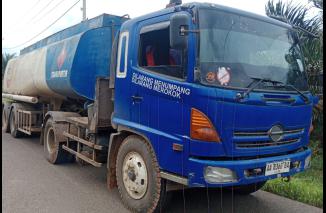 Diduga Angkut Solar Ilegal, Truk Tangki Gandeng Bebas Melintas di Kecamatan Keluang