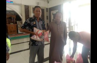 .Kahar Sibali, SE Berbagi Sembako Kepada Insan Pers