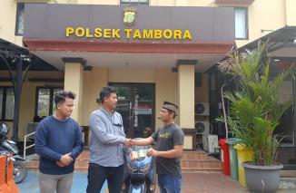 Bebas Biaya! Warga Tebet Dapatkan Motornya Usai Diaambil OTK Kembali Berkat Polsek Tambora