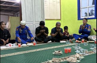 Dekat Dengan Masyarakat POLAIRUD POLDA JAMBI Gelar Buka Puasa Bersama Masyarakat Pesisir