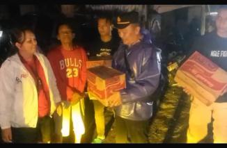 Peduli Sesama: Polresta Manado dan Polsek Jajaran Salurkan Makanan Siap Saji untuk Korban Banjir dan Longsor