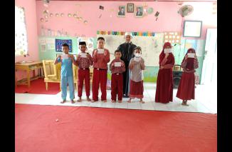 Apresiasi Dan Pembagian Paket Lebaran kepada Siswa SD Negeri 221 Labbumisang