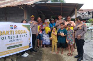 Polres Bitung melaksanakan Bakti Sosial bagi warga bantaran kali yang terdampak banjir