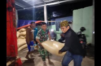 Babinsa Koramil 1426-03/Galut Dampingi Penyerapan Gabah Petani Oleh Bulog Di Wilayah Binaan