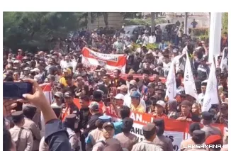 Demo Aksi Damai Tagih Janji Anggota DPRD Pesawaran