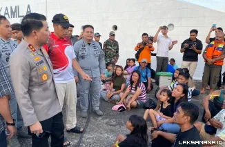 Gerak Cepat, Kapolda Sulut Pimpin Langsung Evakuasi Penumpang KM Barcelona V A Yang Terbakar Di Perairan Talise