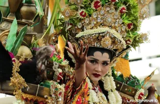 Kemeriahan Presentasi Kostum Banyuwangi Ethno Carnival (BEC) 2025 Warnai Gesibu Blambangan
