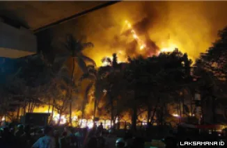 Demo Makassar Ricuh, Gedung DPRD Dibakar: 3 ASN Tewas, Belasan Luka