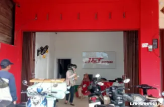 J&T Bukit Kemuning Dikeluhkan Pelanggan karena Pelayanan Kurang Baik