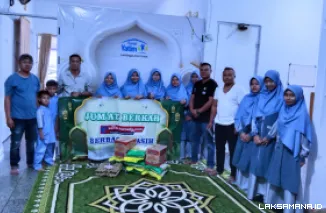 Jum'at Berkah Peringati HUT ke-2, Jajaran Redaksi Media Esensi Jurnalis Berbagai Kasih Bersama Anak-anak di Rumah Yatim