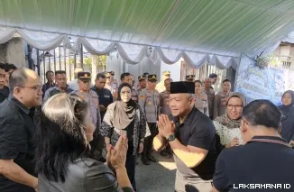 Kapolda Sulut Hadir Menguatkan Keluarga Alm. Kombes Pol Steidy Raranta