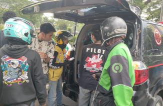 Wartawan Investigasi Mabes.Com Bantu Evakuasi Wanita Korban Lakalantas ke Rumah Sakit