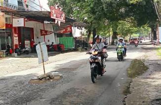 Satlantas Polresta Banyuwangi Tegaskan Dinas Pekerjaan Umum Segera Perbaiki Jalan Berlobang