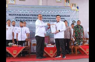 Bupati Pesawaran Mengajak Masyarakat Untuk Menjaga Infrastruktur Jalan