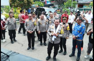 Kapolda Jatim Bangkitkan Semangat Anak Yatim di Jumat Curhat