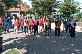 Gelar HPSN 2023, DLH Kabupaten Madiun Lakukan Apel dan Aksi Pungut Sampah di Sepanjang Jalan Menuju TPA