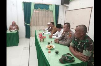 Foto Kapolsek PKL Berandan Hadiri Rapat Koordinasi Tentang Permasalahan Pemugaran Pembangunan Pagar Masjid Raya Pkl.Brandan