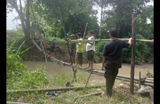 Foto Masyarakat Desa Palas Aji,Palas,Pasemah,Margasari Menanti Realisasi Jembatan Way Pisang