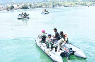 TNI, POLRI Dan BASARNAS Siagakan 20 Kapal Patroli Di Perairan Danau Toba Selama F1 Powerboat