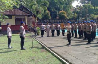 Latihan Renang Dan Selam Dit Polairud Polda Bali di Kolam Renang Tirta Arum Abiansemal.
