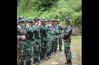 Dandim 0309/Solok Pimpin Langsung Latihan Menembak Personil