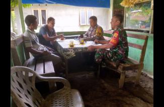 Babinkamtibmas Dan Babinsa Desa  Perkebunan Tanjung Keliling Sambangi Warga Binaan