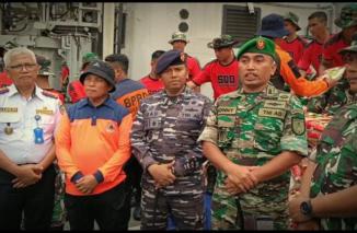 Cuaca Buruk, Pengiriman Logistik Pangan Ke Masalembu Pakai KRI Malahayati-362