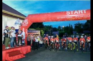 Wakil Gubernur Sumatera Barat, Audy Joinaldy Secara Resmi Melepas Sebanyak 228 Pembalap Sepeda Jelajah Cycling Series Minangkabau 2023