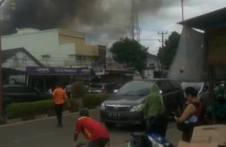 Empat Rumah Warga Kampung Praglo Ludes Dilahap Sijago Merah, Satu Orang Anggota Bhabinkamtibmas Muba Mengalami Luka.