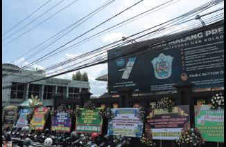 Polresta Malang Kota Dibanjiri Karangan Bunga Ucapan Terimakasih Dan Apresiasi Atas Ungkap Kasus ATG.