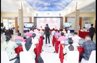 Pengurus Yayasan Kemala Bhayangkari Maluku Gelar Pelatihan Pembuatan e-Flyer