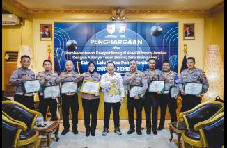 Satlantas Polres Jember Raih Penghargaan Dari Bupati Jember