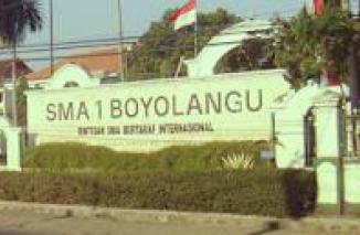 SMA Negeri 1 Boyolangu Tulungagung Enggan Memberi komentar saat di Klarifikasi Tentang Dana Bos