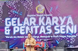 Gelar Karya Dan Pentas Seni SMP Negeri 1 Tulungagung di Buka Oleh Bupati