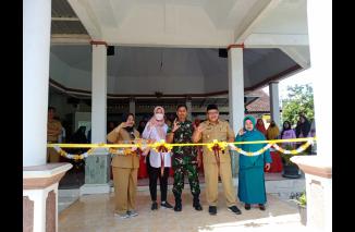 Danramil 0825/14 Kabat Hadiri Peluncuran Kampung Cerdik Di Desa Benelan Lor