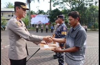 Peringati HKN, Kapolres Malang Beri Penghargaan Personel dan Masyarakat