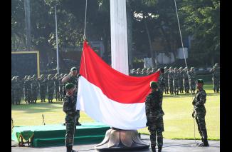 Kodam IV/Diponegoro Gelar Upacara Bendera, Prajurit dan PNS Dihimbau Bersikap Santun dan Bermanfaat Bagi Masyarakat